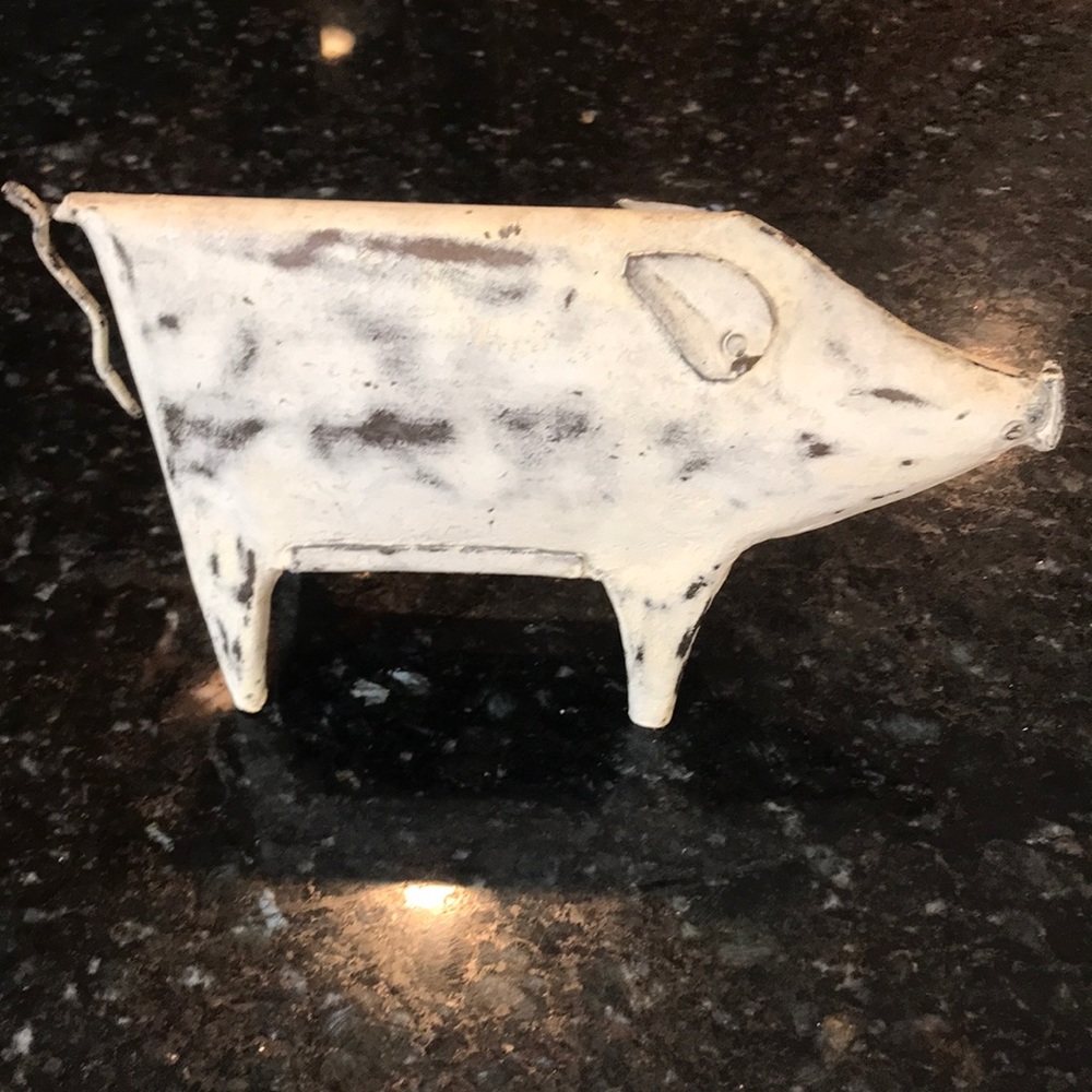 Folk Art Perfect pig ! 🐷 wonderful metal 🐽decor